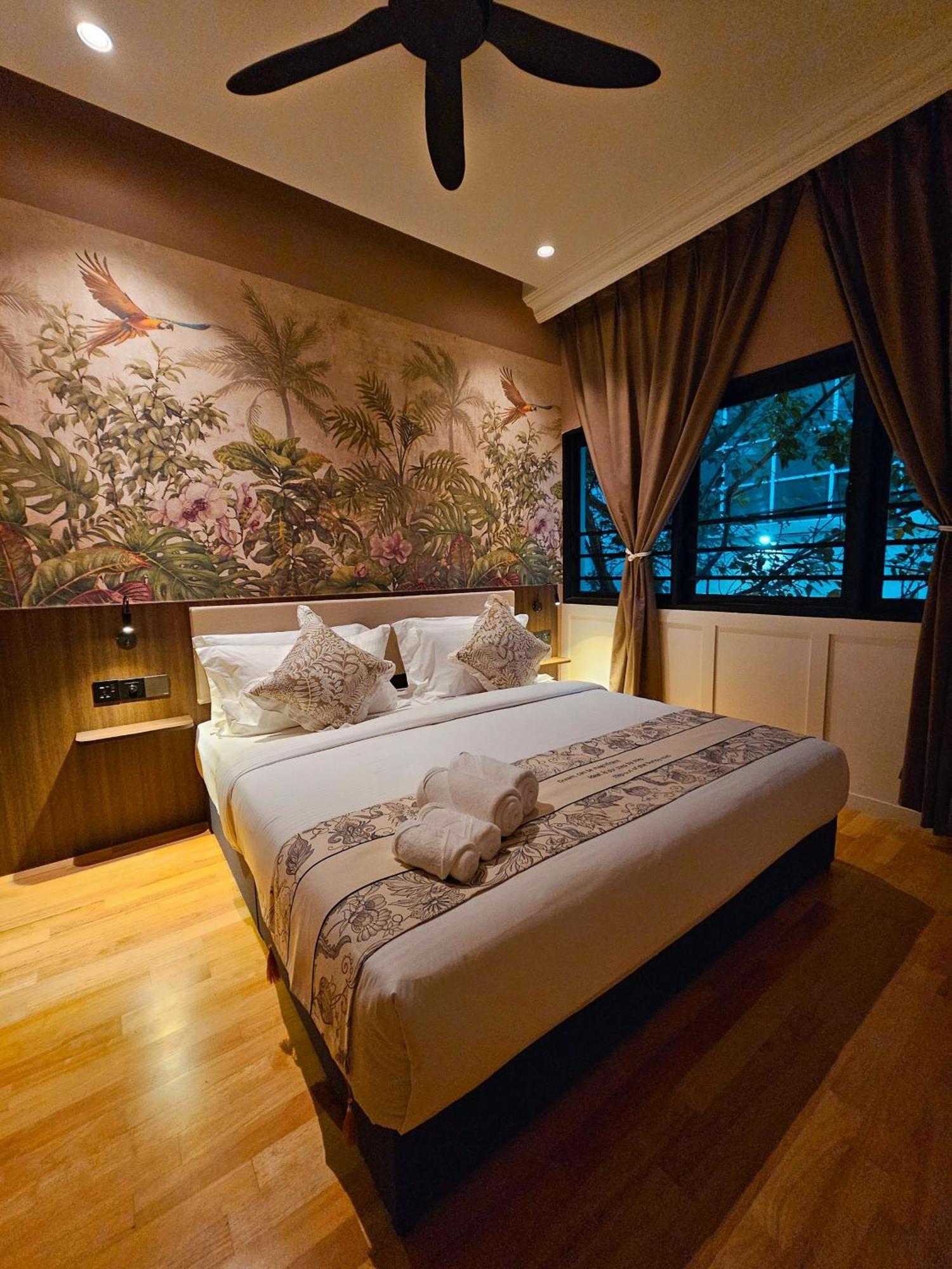 The Palm Suite At Lava Mansion George Town Exterior photo